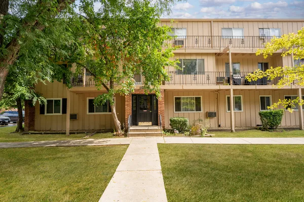 $147,500 | 2504 West Algonquin Road, Unit 14, Rolling Meadows, IL 60008