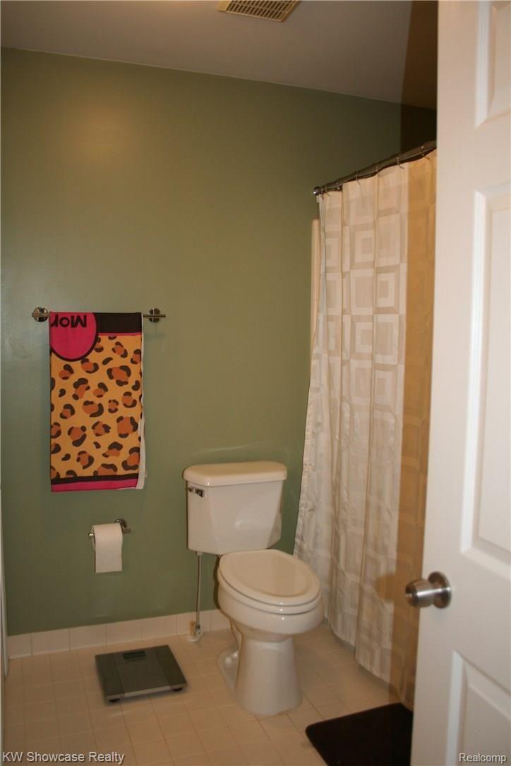 80 Pine Tree Ridge, Unit 29 Waterford, MI 48327 - Photo 11 of 15 IMG_1169.jpg
