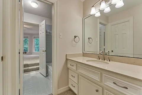 $1,100,000 | 168 West Shadowpoint Circle, The Woodlands, TX 77381