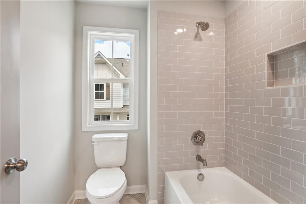 911 East Green Lane Clarkston, GA 30021 - Photo 25 of 43 a bathroom with a toilet a sink and bathtub