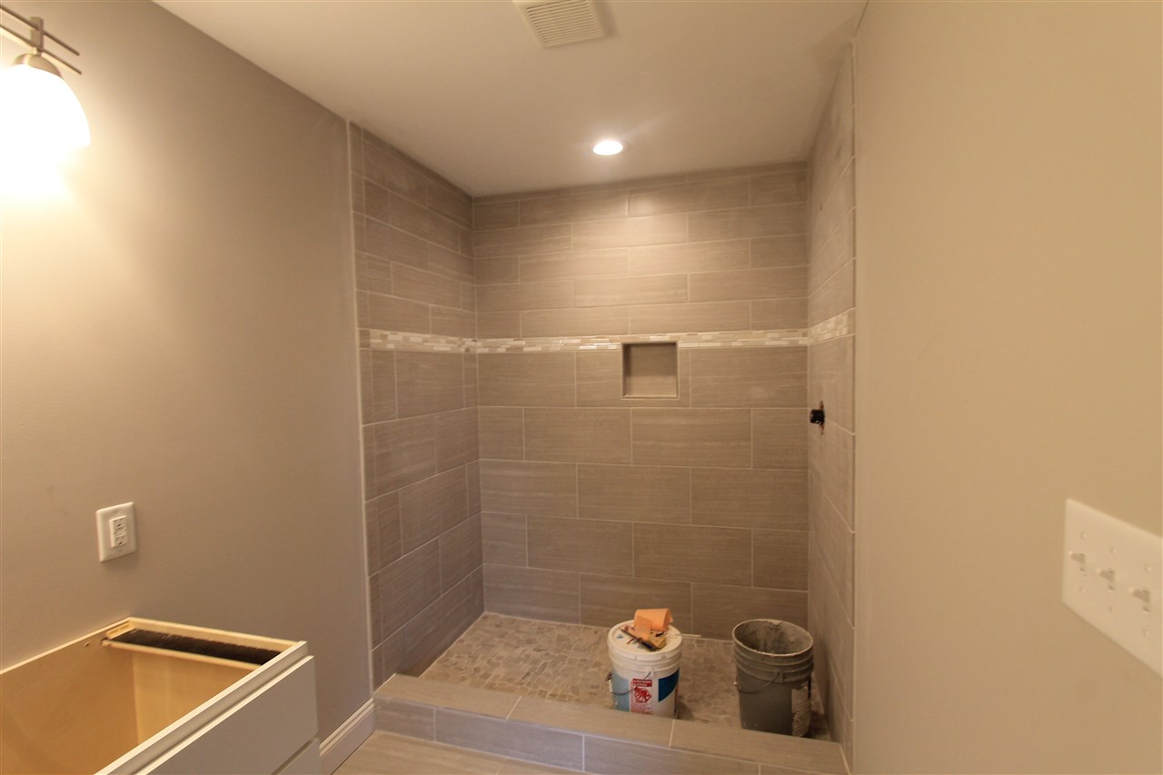 855 Battlefield Road Fort Defiance, VA 24437 - Photo 17 of 29 a bathroom with a tub