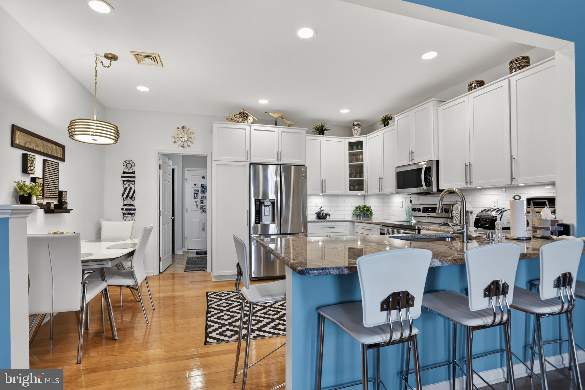 618 Bellflower Road Langhorne, PA 19047 - Photo 6 of 38 New Upgraded Granite Eating Bar and Countertops