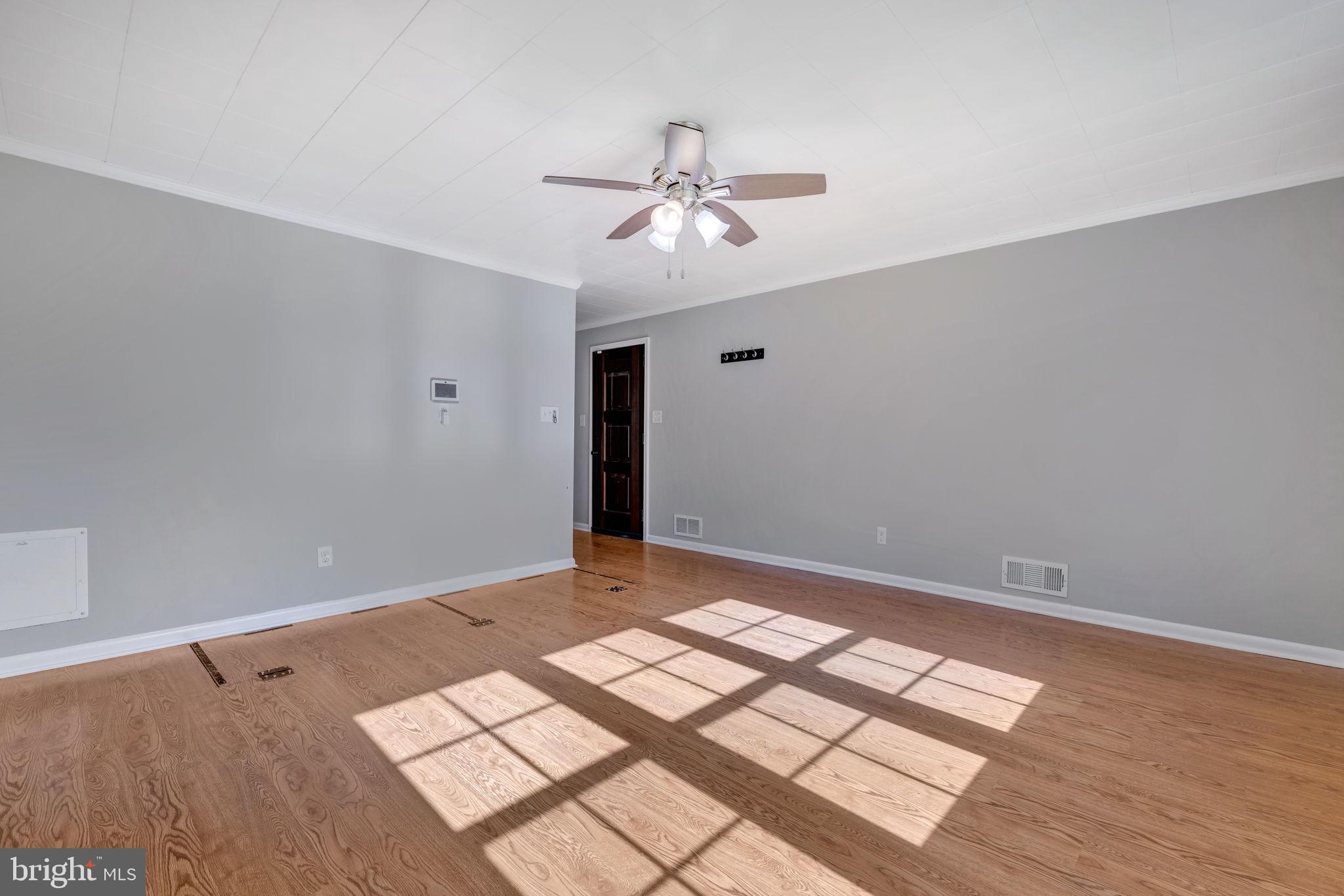 8206 Waterford Road Pasadena, MD 21122 - Photo 5 of 22 LIVING ROOM