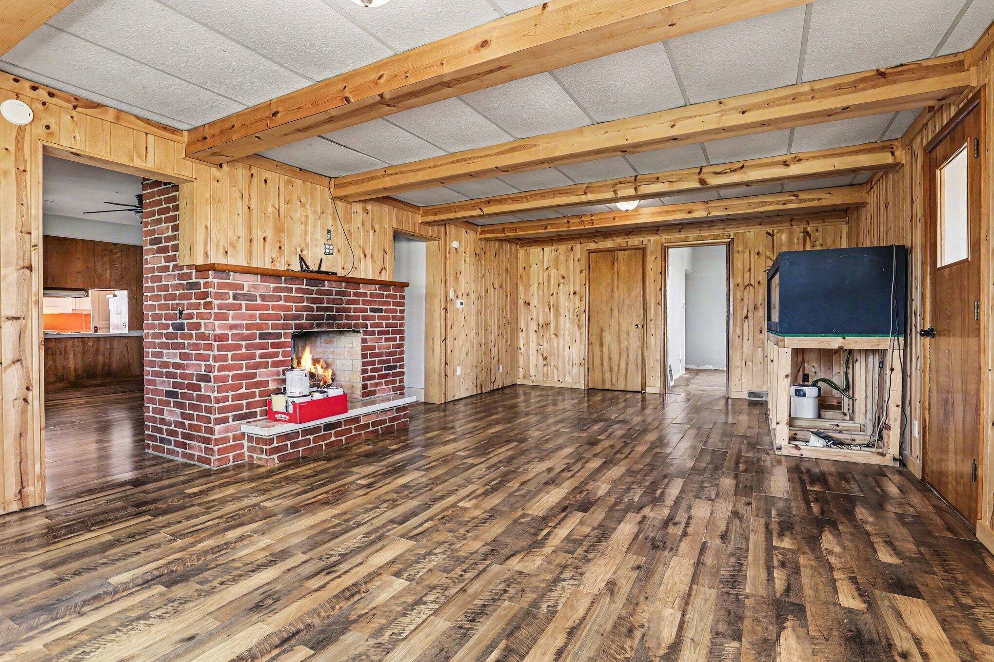 3304 South Greenville Road Greenville, MI 48838 - Photo 12 of 31 Living room