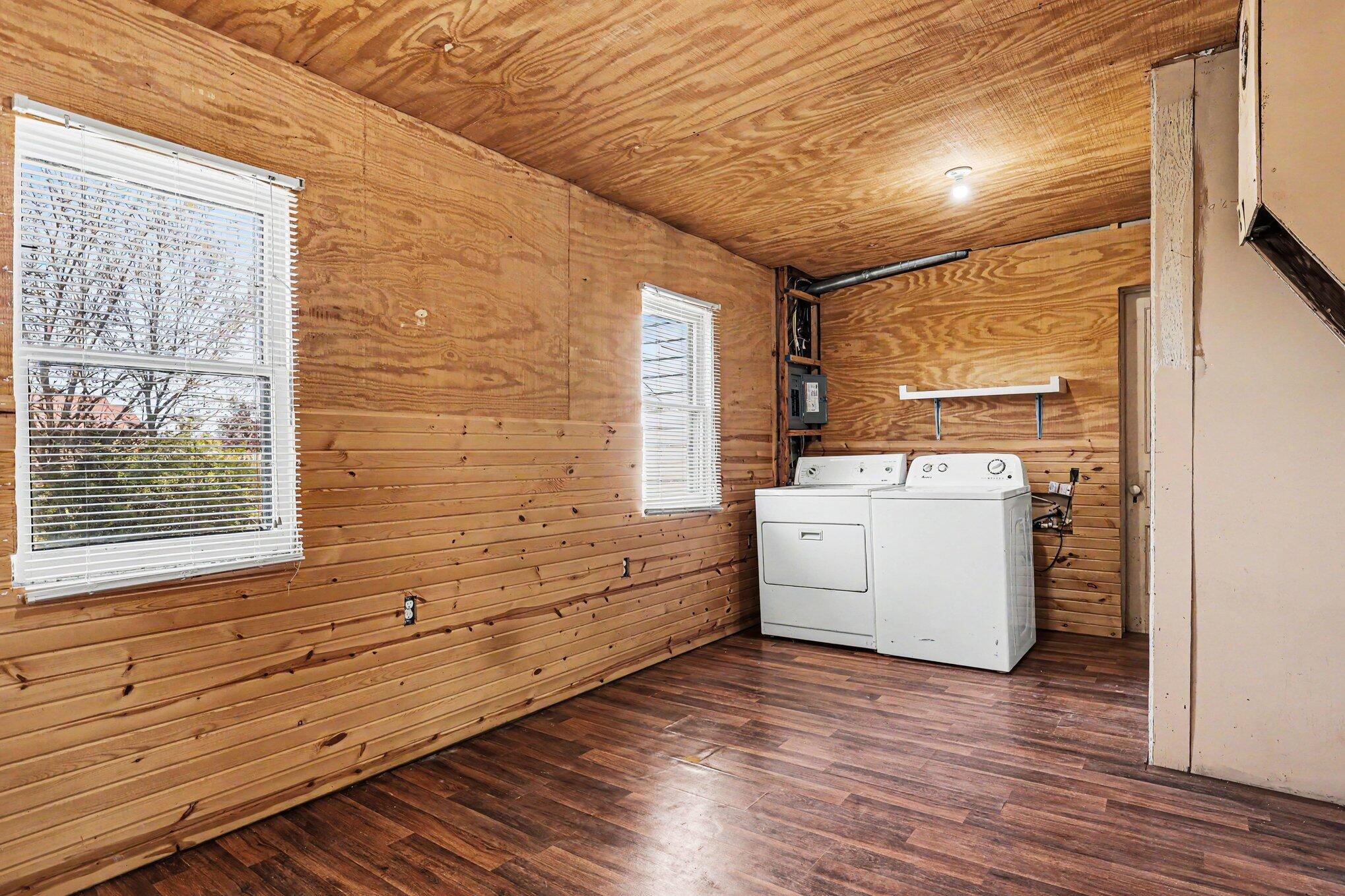 3304 South Greenville Road Greenville, MI 48838 - Photo 14 of 31 Laundry/mud room