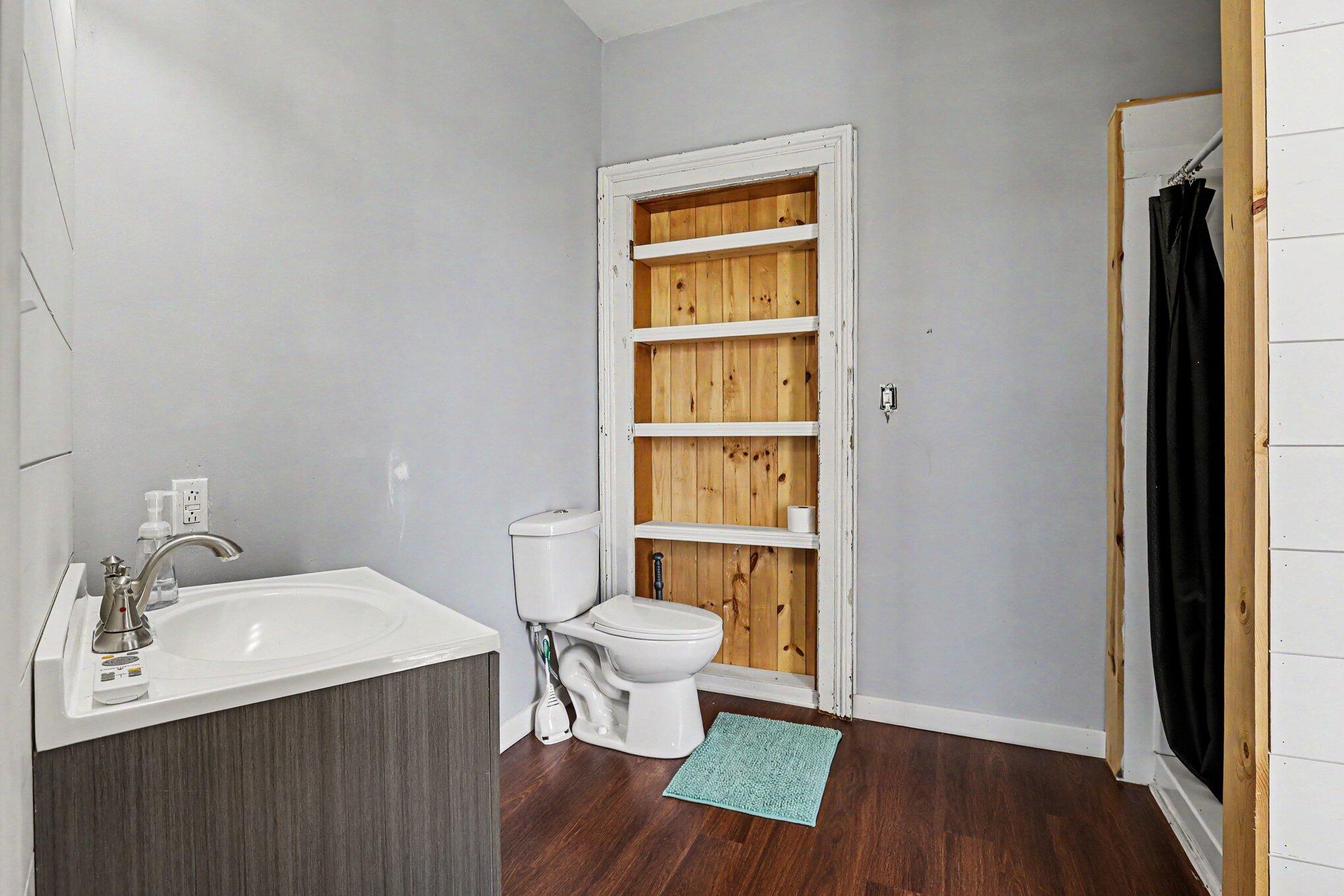 3304 South Greenville Road Greenville, MI 48838 - Photo 16 of 31 Primary Bathroom