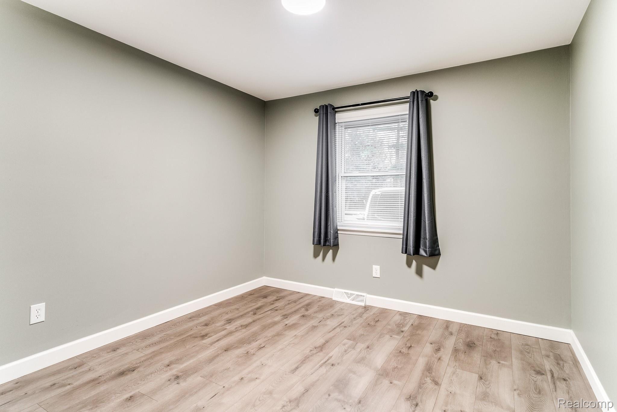 5895 Lakeshore Road Fort Gratiot, MI 48059 - Photo 6 of 46 5895 Lakeshore Rd (1 of 38).jpg