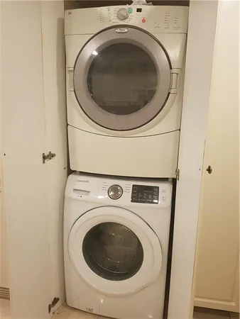 $2,000 | 2210 Taylor Street, Unit 207, Hollywood, FL 33020