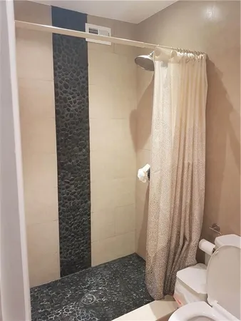 $2,000 | 2210 Taylor Street, Unit 207, Hollywood, FL 33020