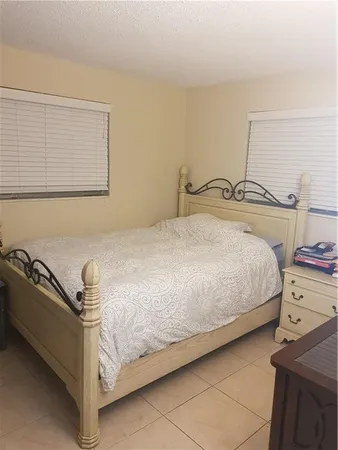 $2,000 | 2210 Taylor Street, Unit 207, Hollywood, FL 33020