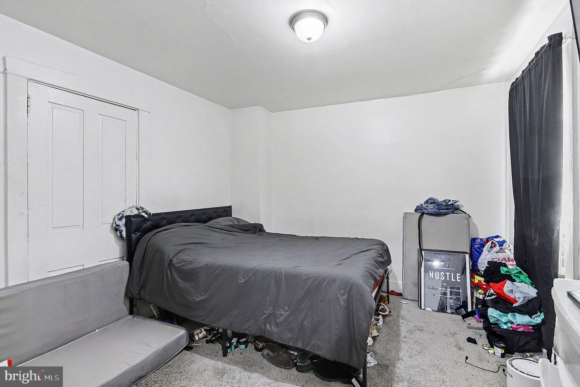 124 South Arch Street Lancaster, PA 17603 - Photo 15 of 34 a bedroom with bed and window