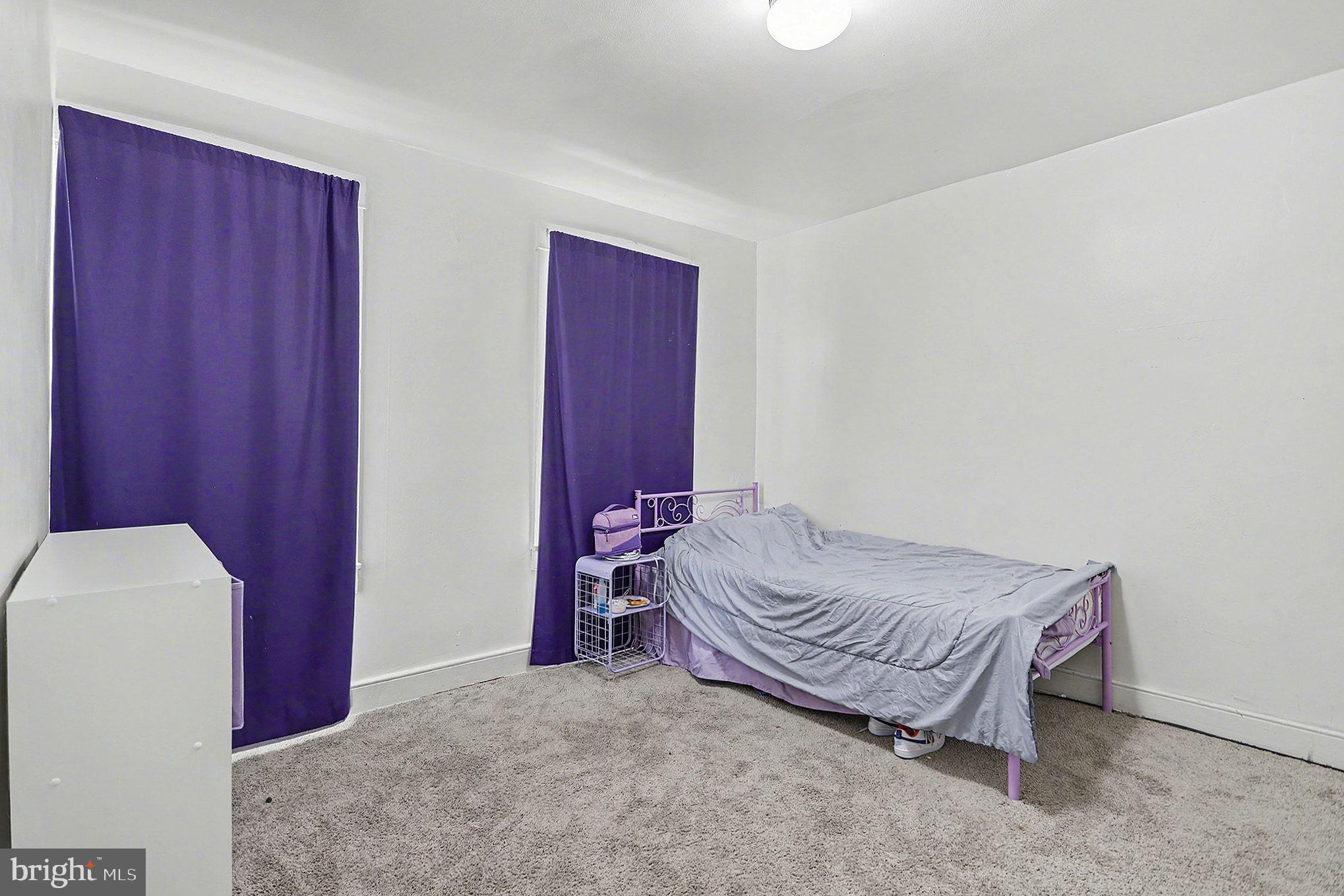 124 South Arch Street Lancaster, PA 17603 - Photo 19 of 34 a bedroom with a bed and a chair