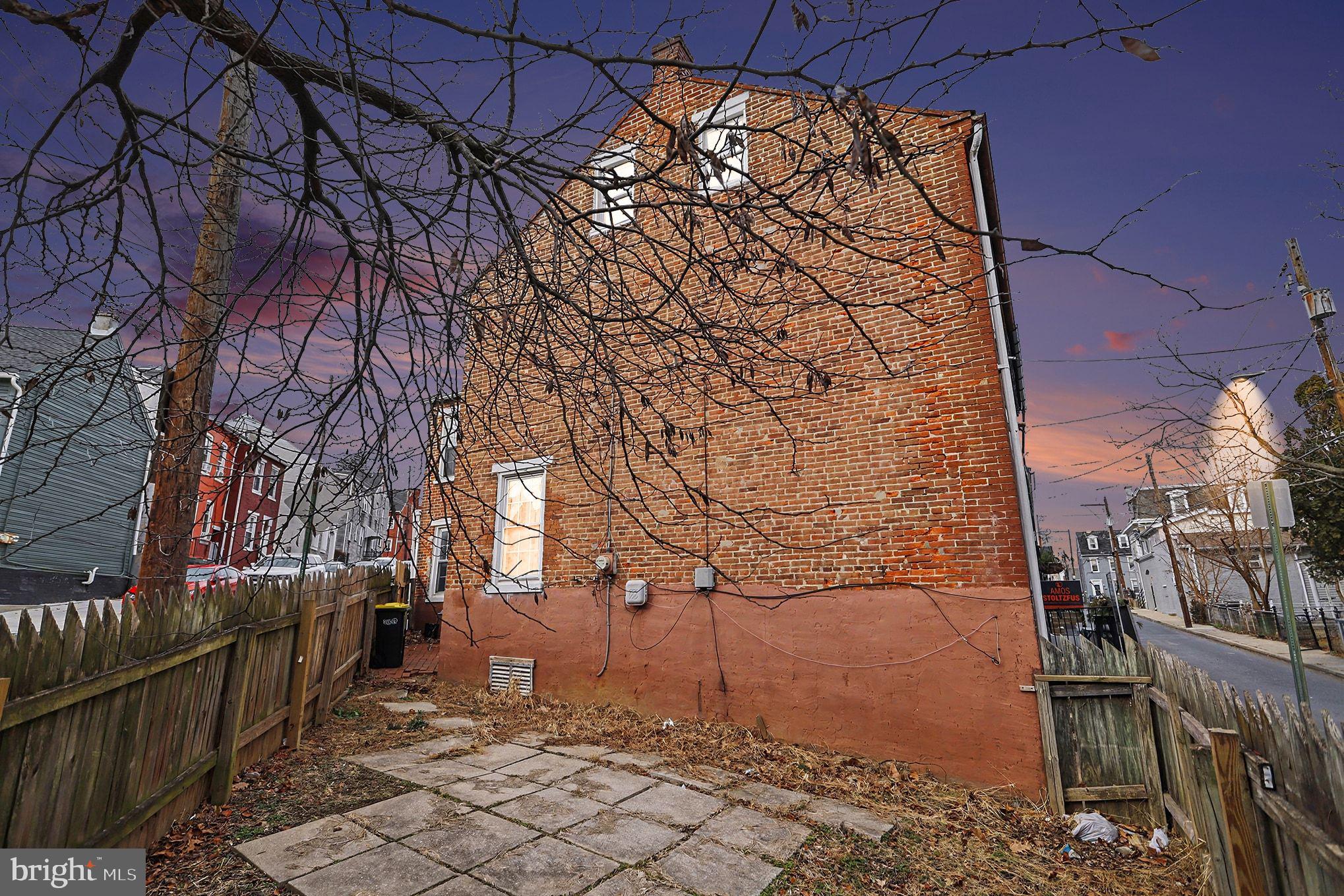 124 South Arch Street Lancaster, PA 17603 - Photo 24 of 34 a view of a pathway of a building