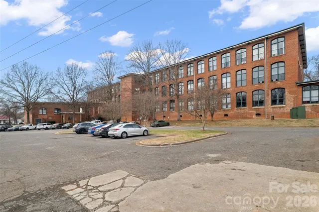 $200,000 | 201 South Hoskins Road, Unit 230, Charlotte, NC 28208