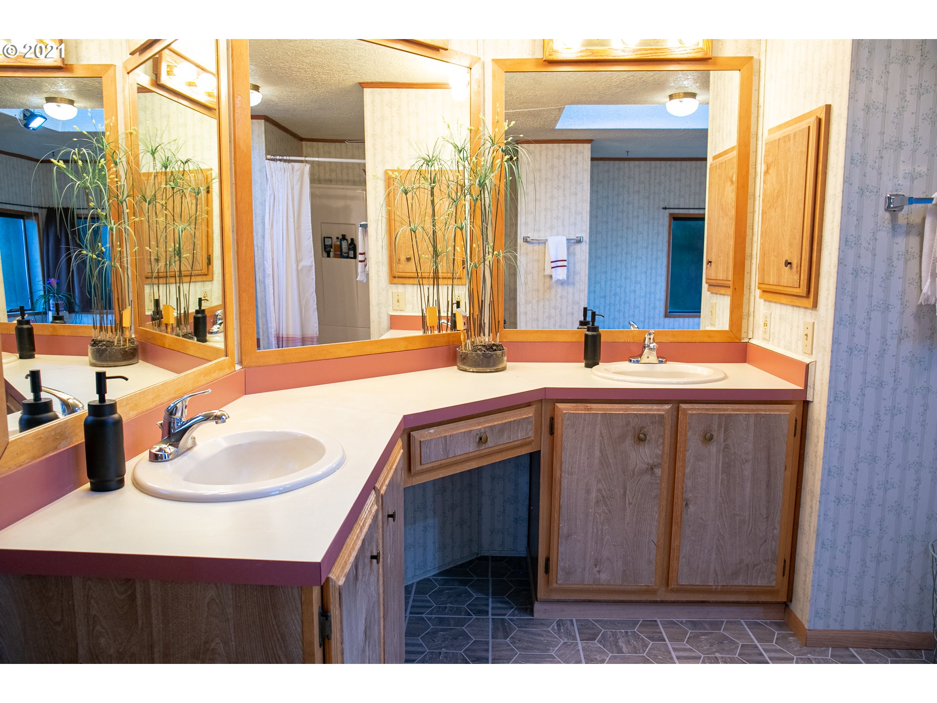21002 Southwest McCormick Hill Road Hillsboro, OR 97123 - Photo 16 of 26 Gallery Image 16