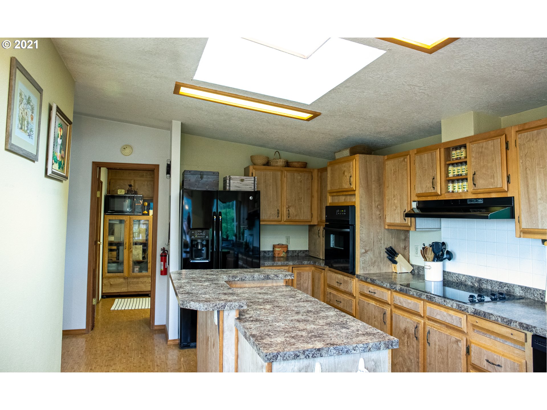 21002 Southwest McCormick Hill Road Hillsboro, OR 97123 - Photo 8 of 26 Gallery Image 8
