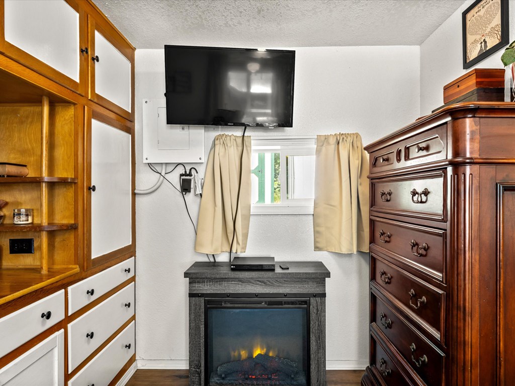497 Micki Road Cascade, ID 83611 - Photo 7 of 21 Primary Bedroom