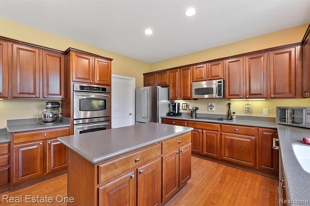 584 Bedlington Drive Rochester Hills, MI 48307 - Photo 17 of 34