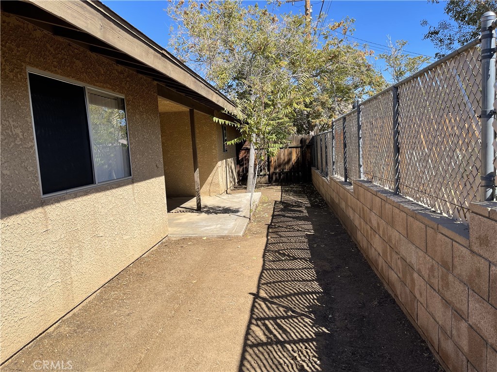 7467 Bannock Trail, Unit 3 Yucca Valley, CA 92284 - Photo 4 of 9