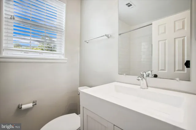 $2,600 | 2804 South Abingdon Street, Unit B, Arlington, VA 22206