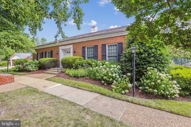 $2,600 | 2804 South Abingdon Street, Unit B, Arlington, VA 22206