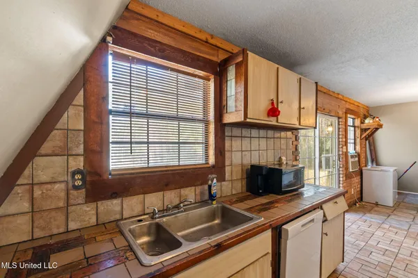 $159,900 | 14004 Ann Road, Moss Point, MS 39562
