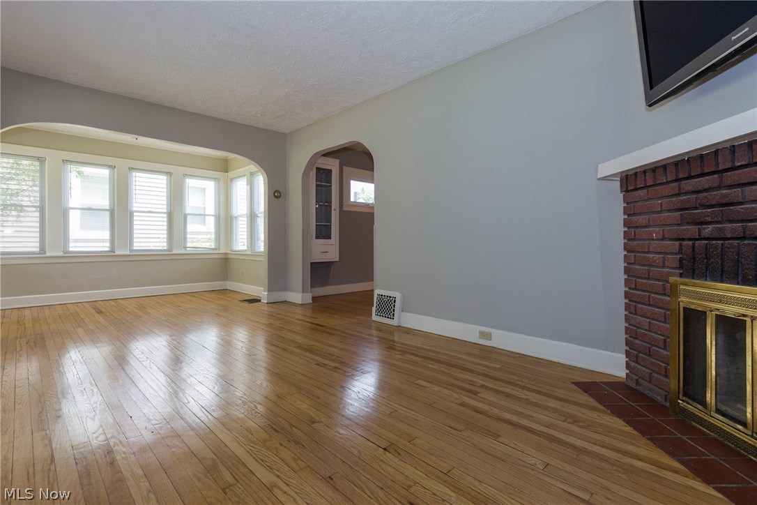 1491 Wilmar Road Cleveland, OH 44121 - Photo 2 of 35 Gallery Image 2