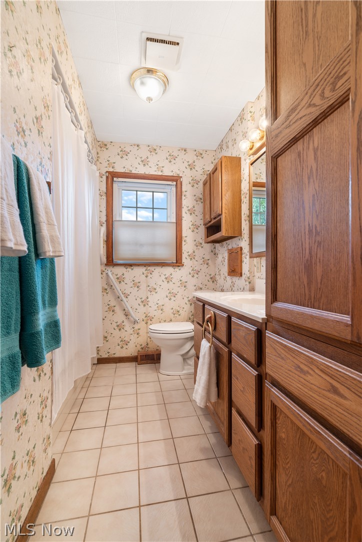 529 Hillman Road Akron, OH 44312 - Photo 15 of 21 1st floor full bath