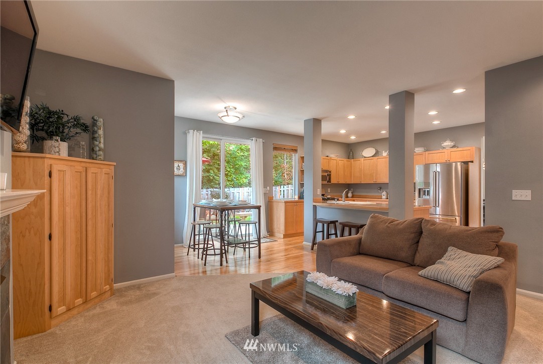 27352 Maple Ridge Way Southeast Maple Valley, WA 98038 - Photo 11 of 25