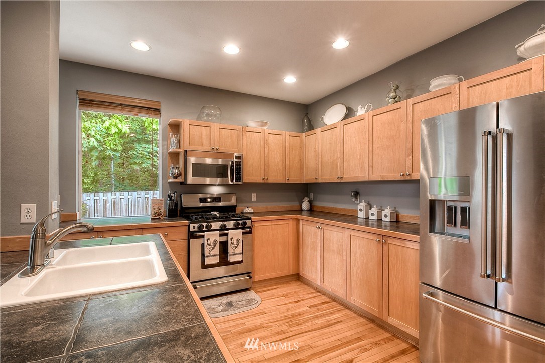 27352 Maple Ridge Way Southeast Maple Valley, WA 98038 - Photo 8 of 25