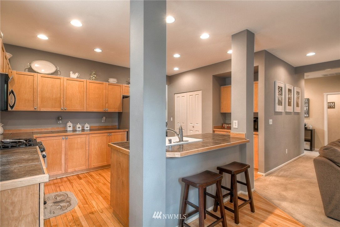 27352 Maple Ridge Way Southeast Maple Valley, WA 98038 - Photo 10 of 25