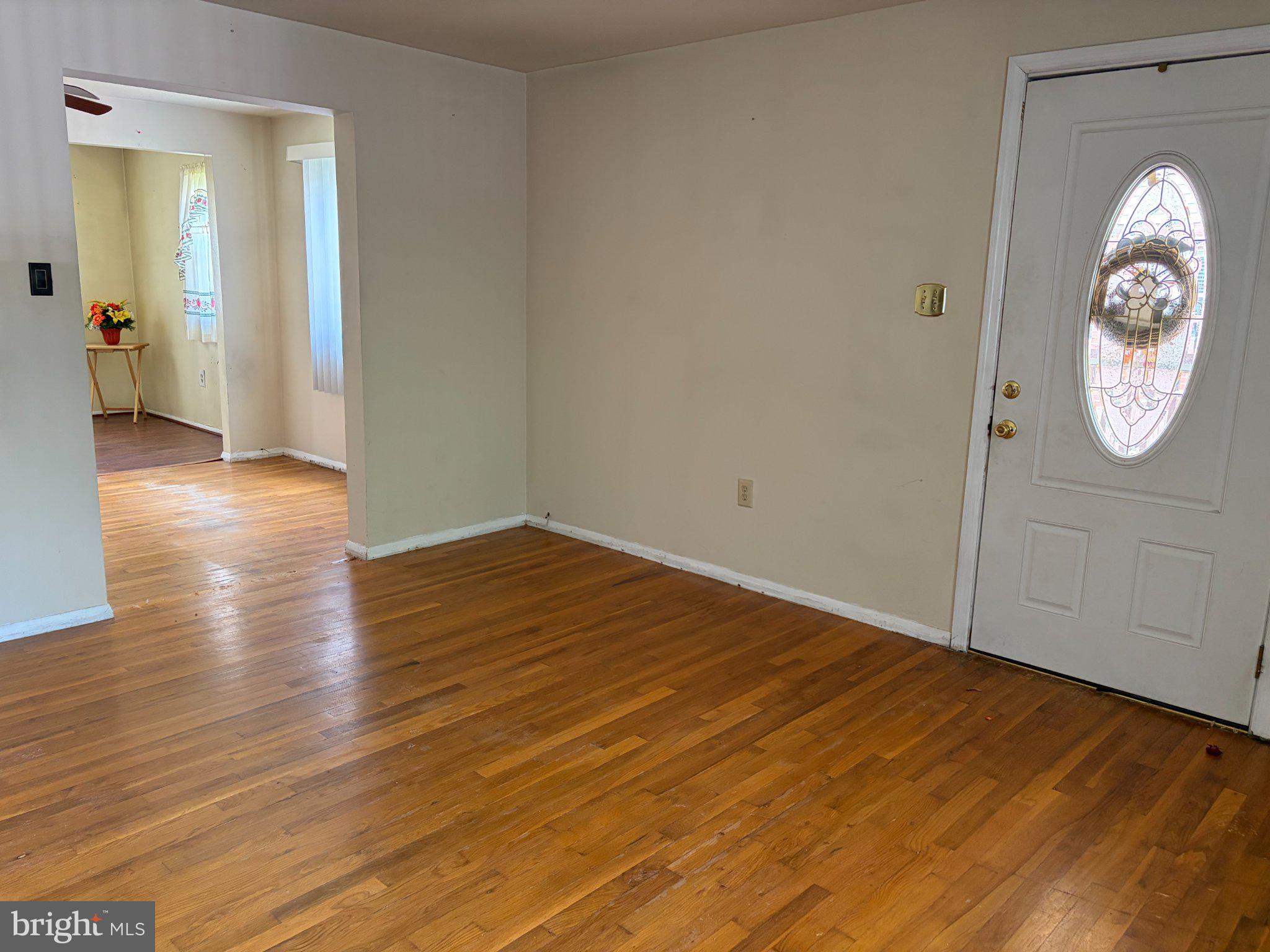638 Kingston Road Middle River, MD 21220 - Photo 4 of 18 Spacious entryway with natural light.