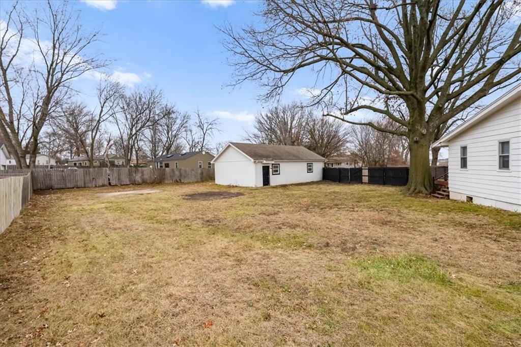 3636 Southwest Crane Road Lee's Summit, MO 64082 - Photo 2 of 27
