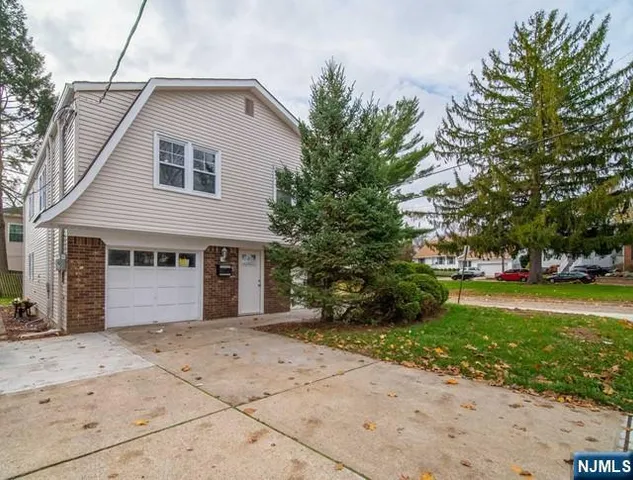 $3,300 | 100 Westside Avenue, Unit 2, Bergenfield, NJ 07621