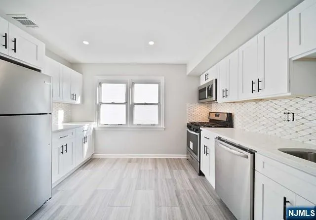 $3,300 | 100 Westside Avenue, Unit 2, Bergenfield, NJ 07621