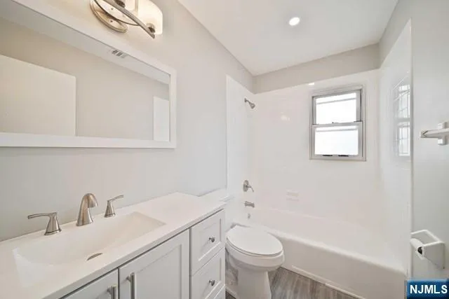 $3,300 | 100 Westside Avenue, Unit 2, Bergenfield, NJ 07621