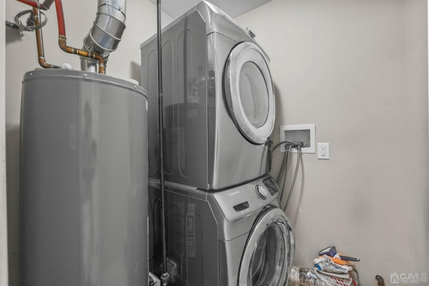 14 Baxter Road Edison, NJ 08817 - Photo 29 of 39 a utility room with dryer and washer