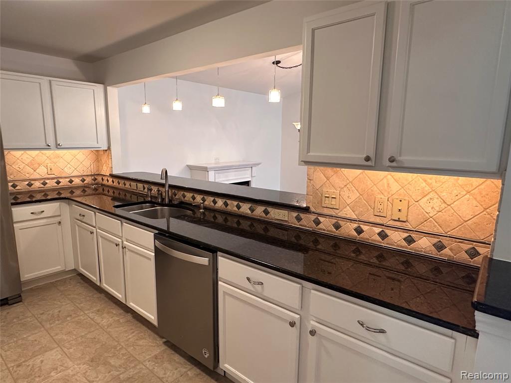 1772 Flagstone Circle Rochester, MI 48307 - Photo 15 of 36