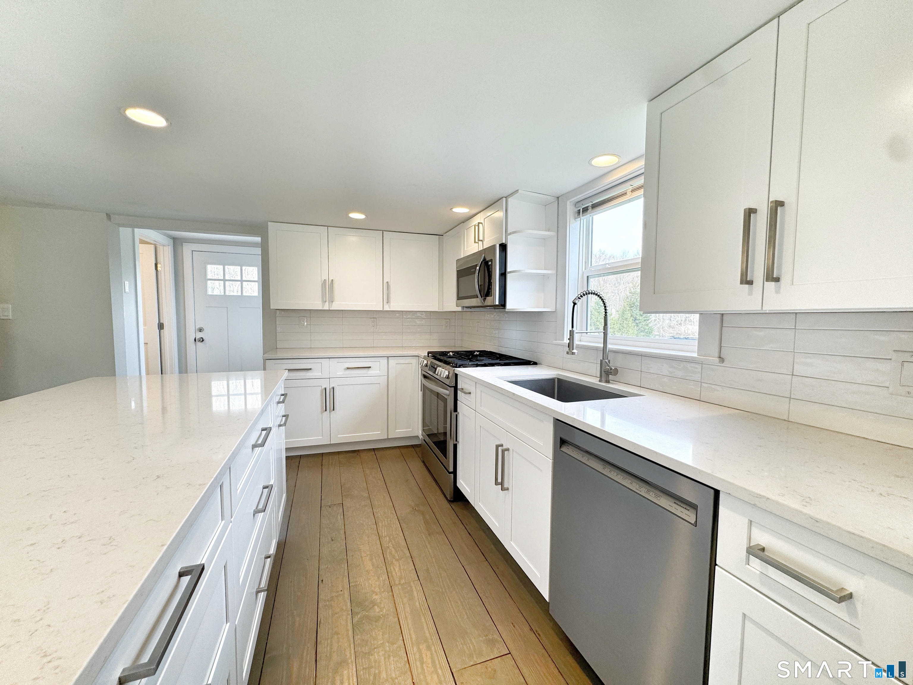 112 Georgetown Road Weston, CT 06883 - Photo 3 of 23