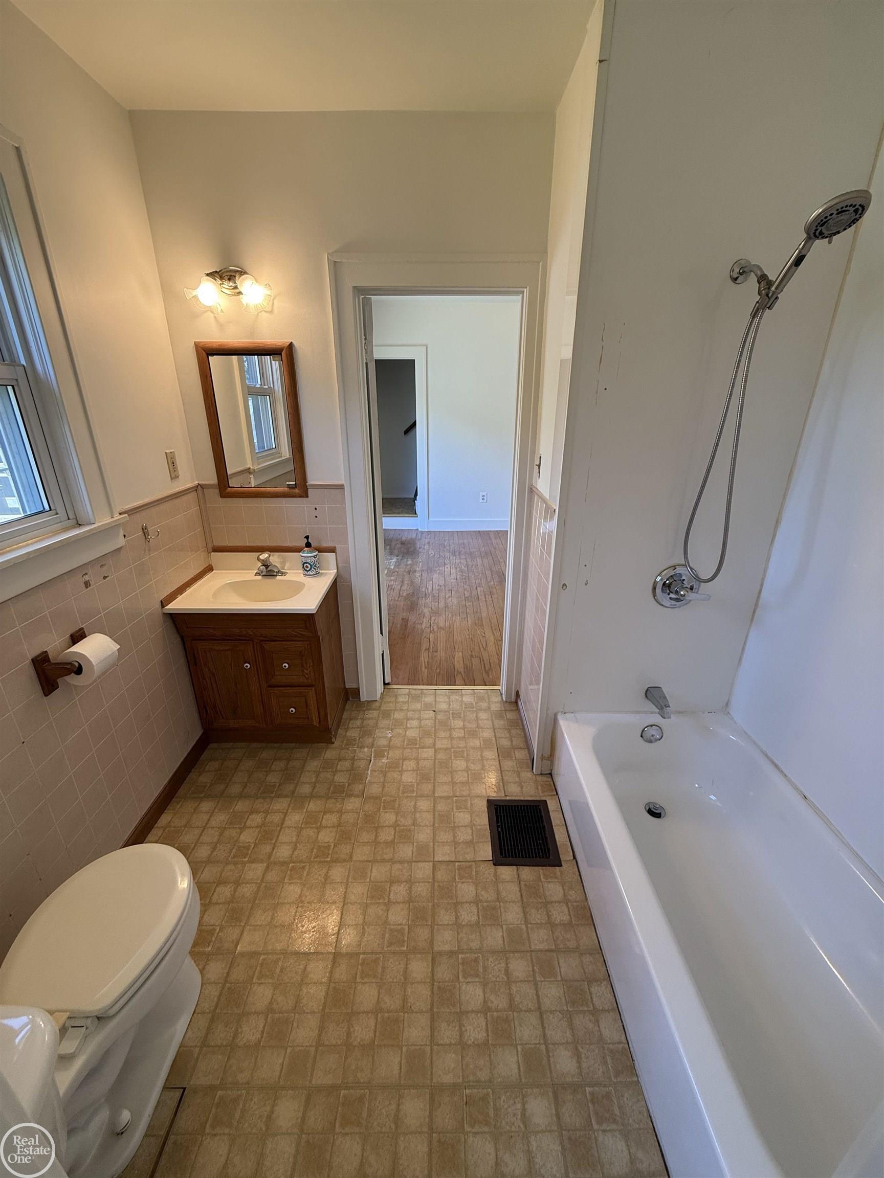 33 High Street Mount Clemens, MI 48043 - Photo 15 of 28