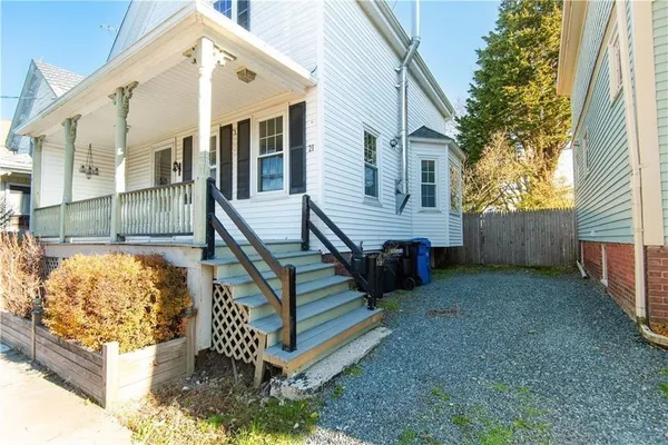 $3,000 | 21 Congdon Avenue, Newport, RI 02840