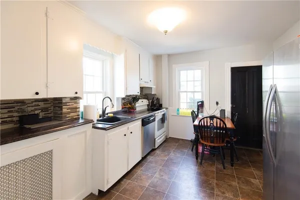 $3,000 | 21 Congdon Avenue, Newport, RI 02840