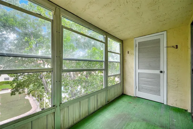 $110,000 | 700 Southeast 6th Avenue, Unit 304, Deerfield Beach, FL 33441