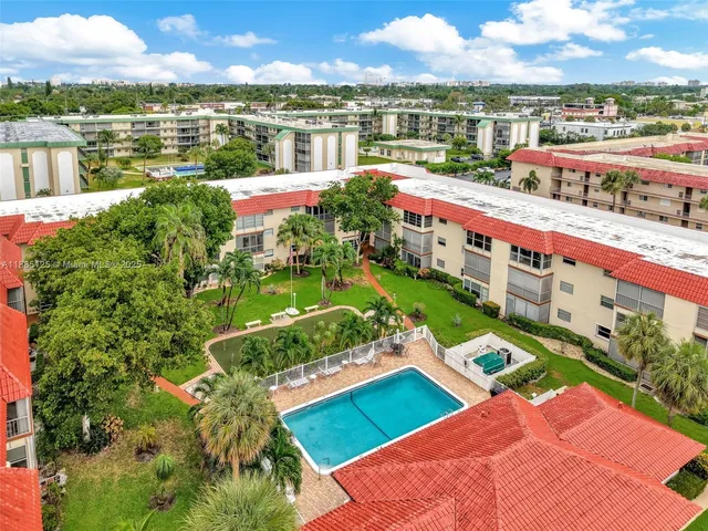 $110,000 | 700 Southeast 6th Avenue, Unit 304, Deerfield Beach, FL 33441