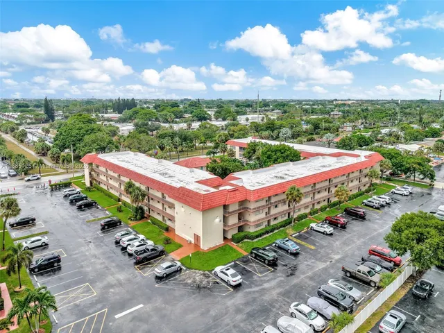 $110,000 | 700 Southeast 6th Avenue, Unit 304, Deerfield Beach, FL 33441