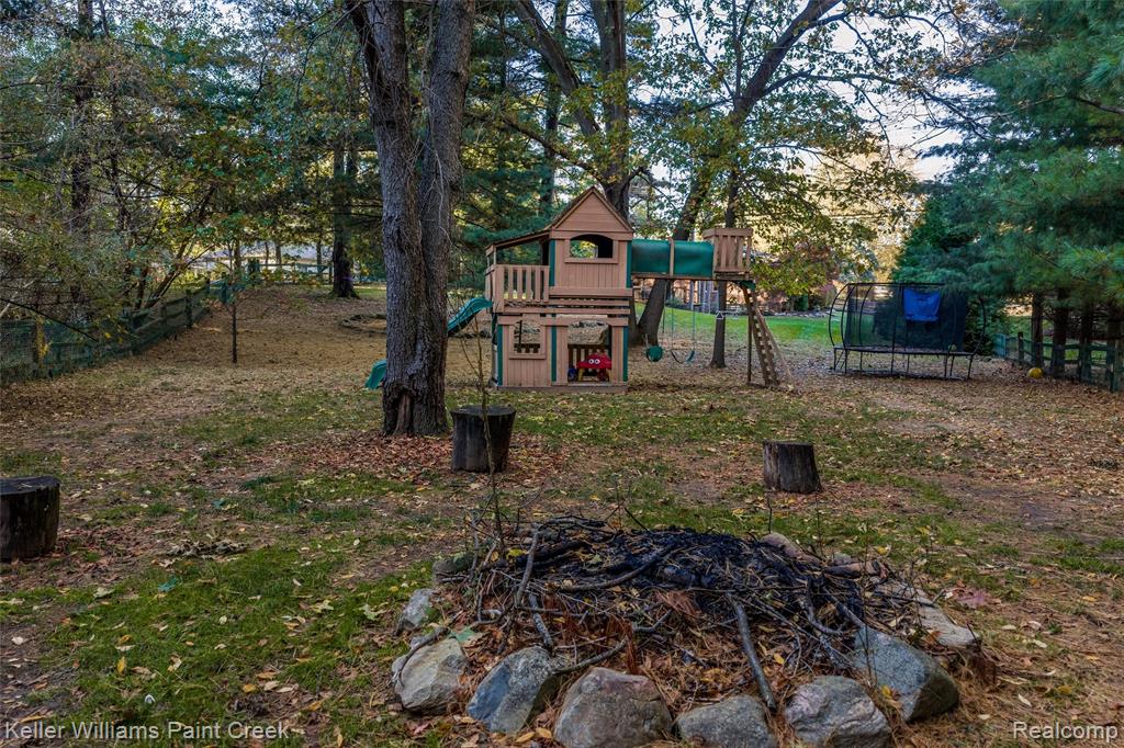 912 East Gunn Road Rochester, MI 48306 - Photo 46 of 49
