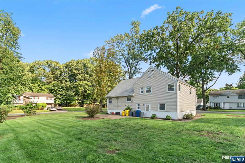 257 Hamilton Road Teaneck, NJ 07666 - Photo 4 of 31 Gallery Image 4