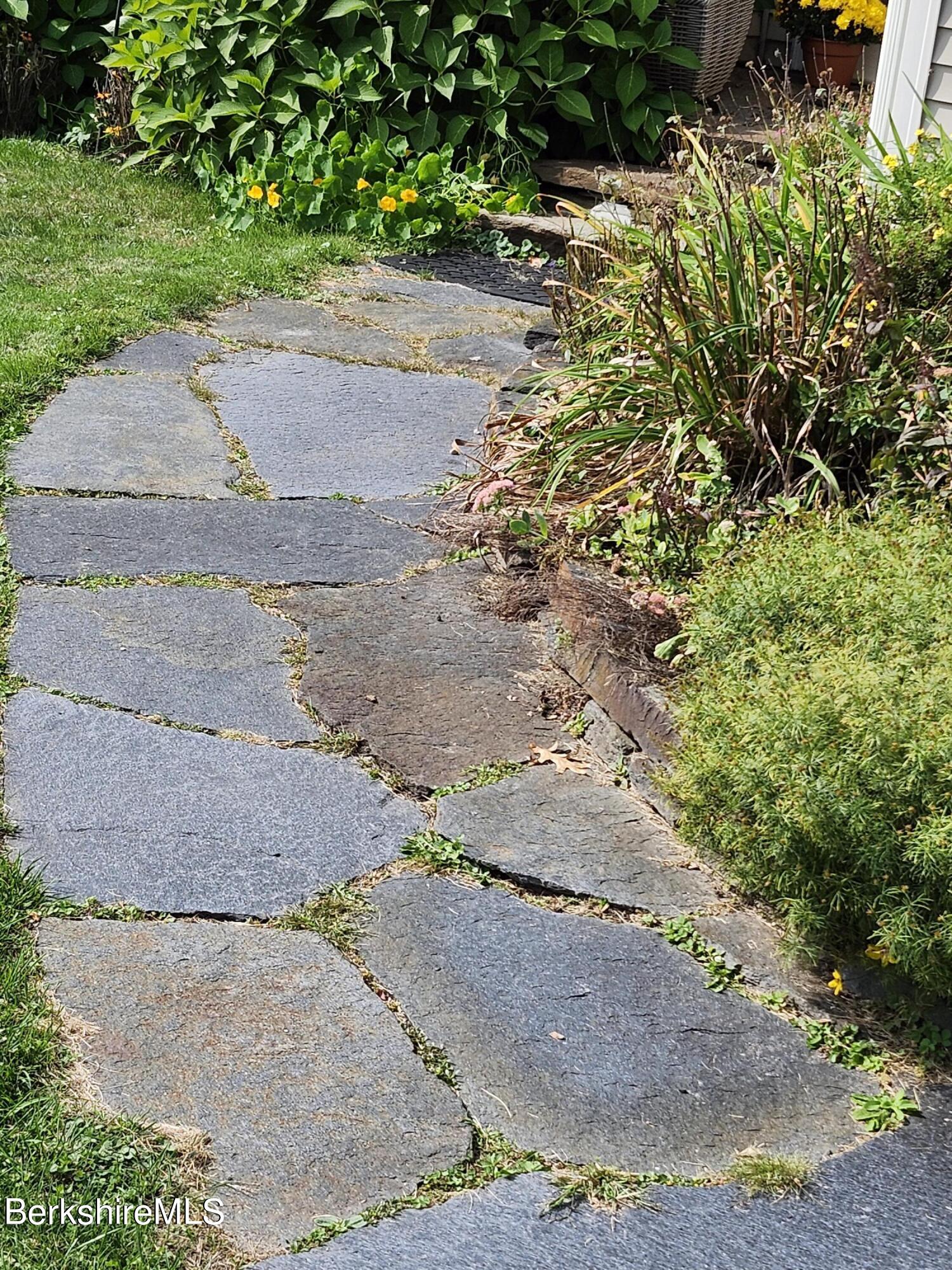 10 Lillybrook Road Pittsfield, MA 01201 - Photo 17 of 91 1000002339