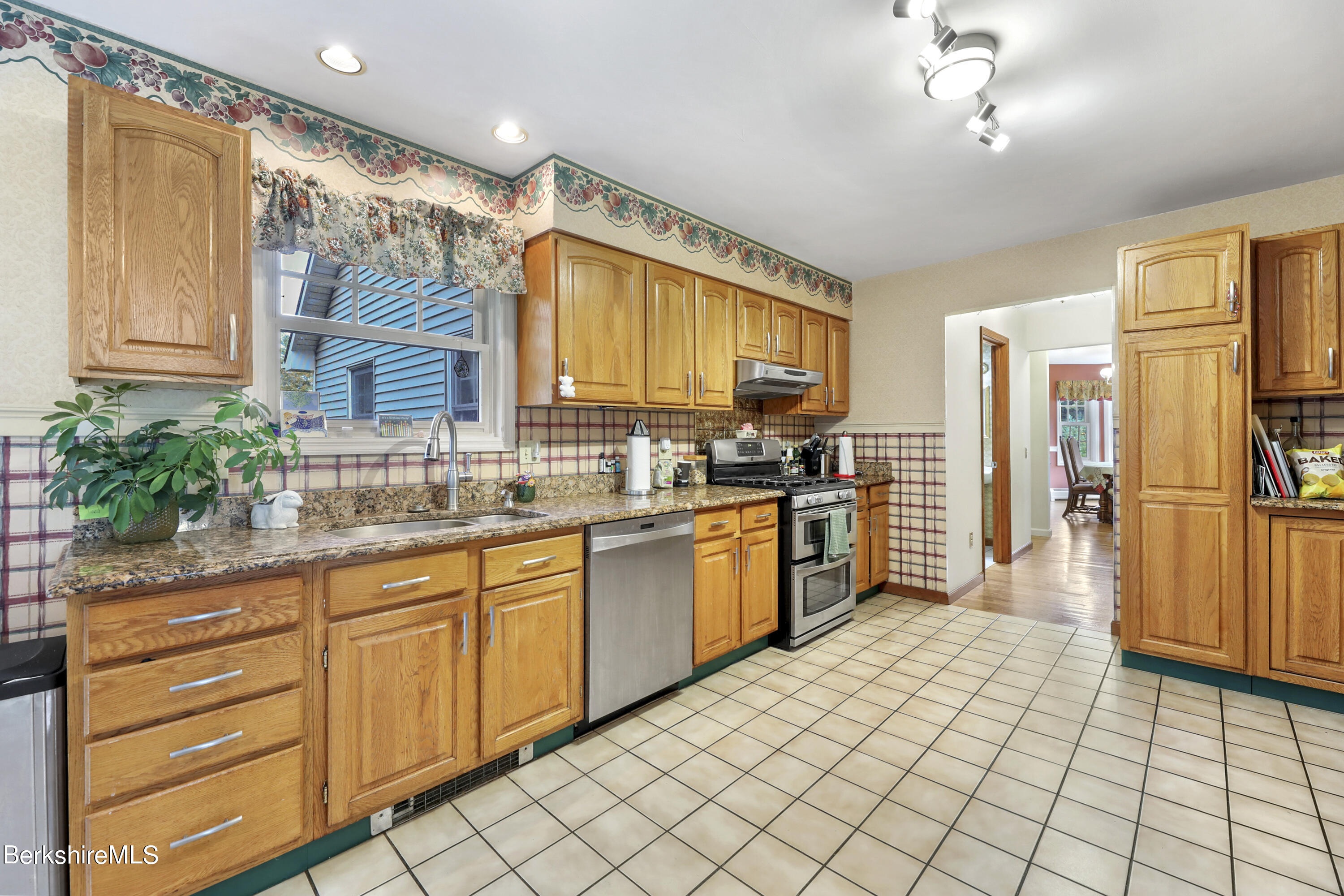 10 Lillybrook Road Pittsfield, MA 01201 - Photo 49 of 91 70 Kitchen