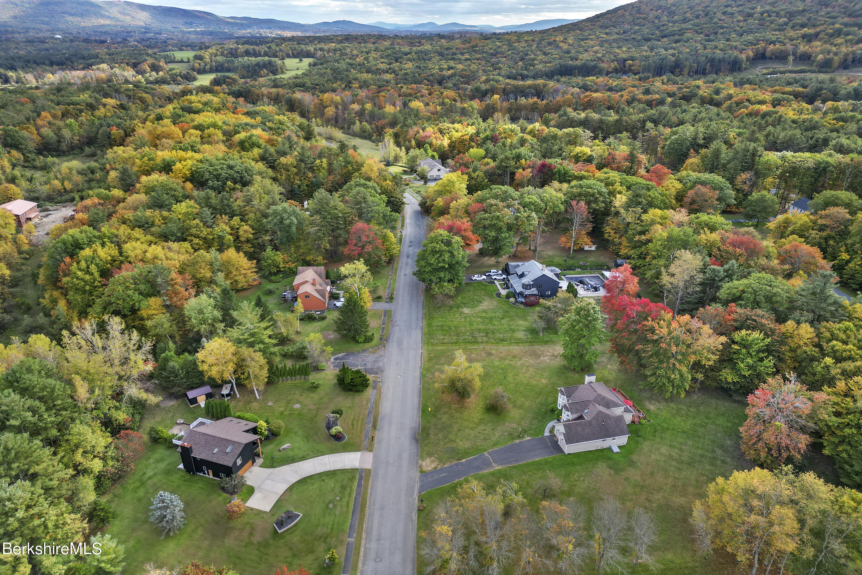10 Lillybrook Road Pittsfield, MA 01201 - Photo 5 of 91 925 Aerial View